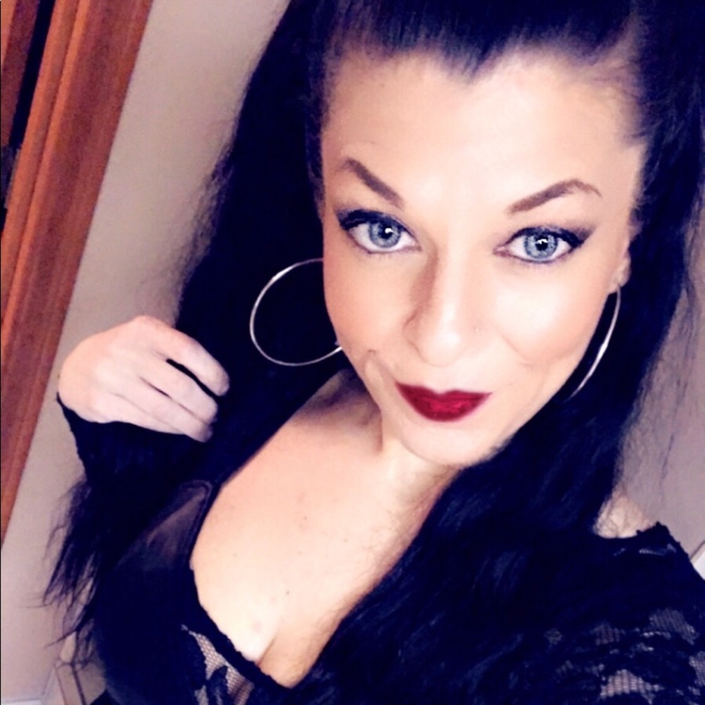 Meet your Posher, Dina